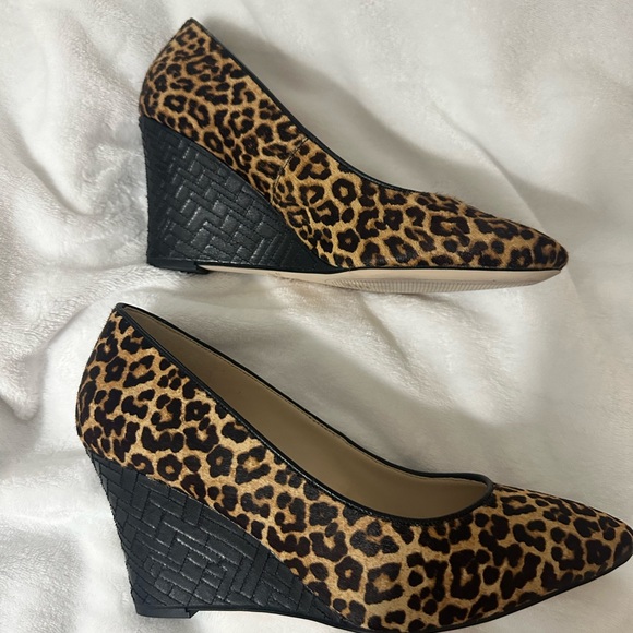 ☃️🏷️ Cole Haan Marit Wedge Pump Size 9.5 Leopard Print Calf Hair EUC - Like New! - Picture 4 of 7